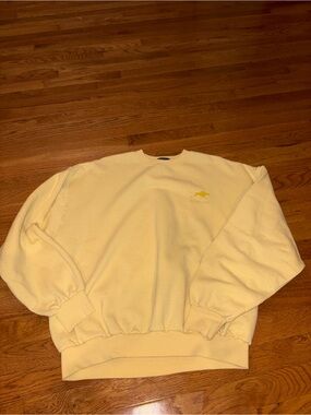 Women’s Light Yellow Crewneck Sweatshirt with Subtle Yellow Detail